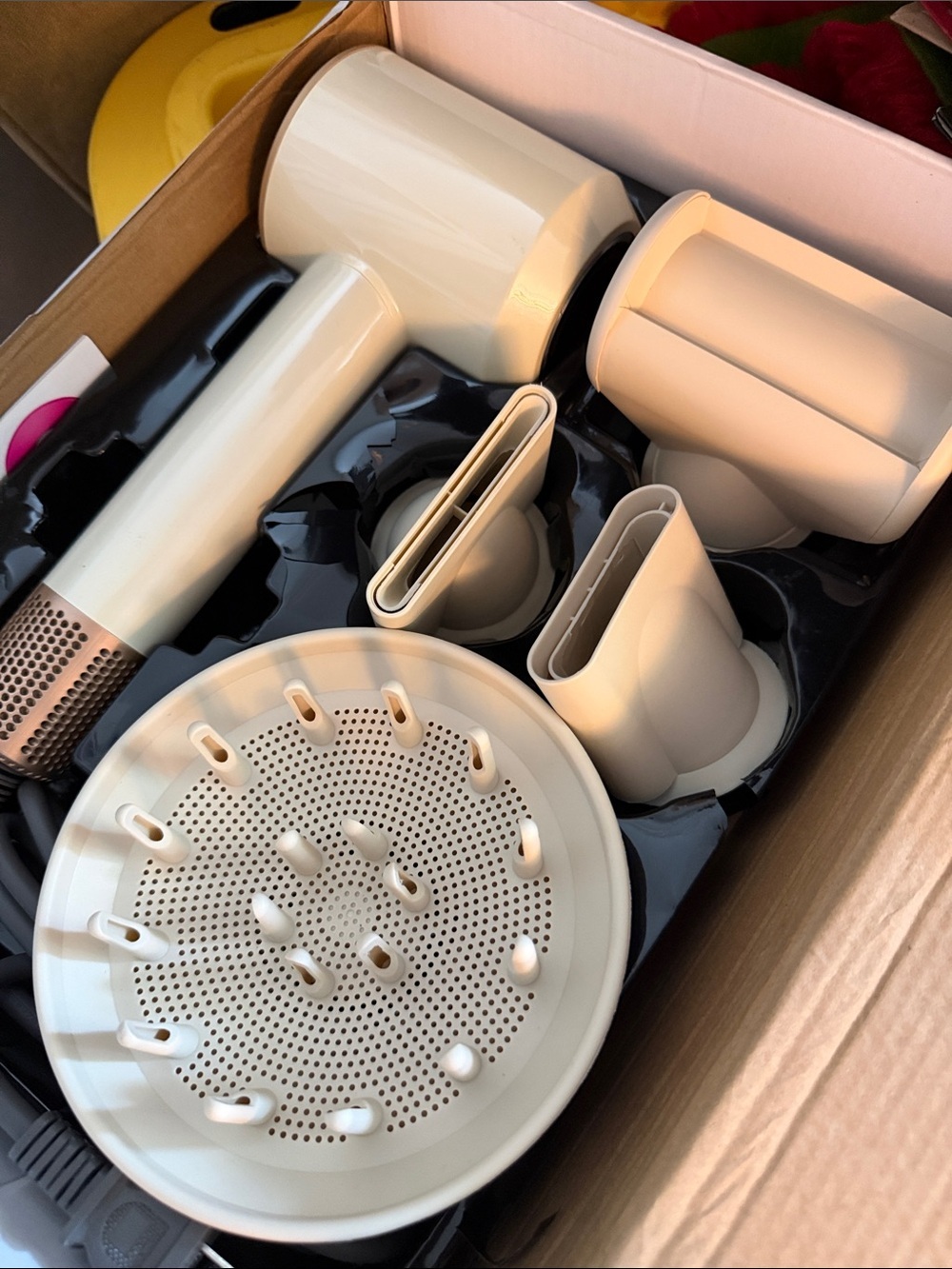 Cream Hair Dryer with Multiple Attachments NIB - Picture 2 of 4